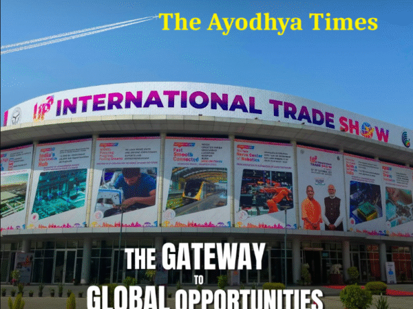 "UP ट्रेड शो 2025, ग्रेटर नोएडा में आयोजित अंतरराष्ट्रीय व्यापार मेला, जिसमें उत्तर प्रदेश के उद्योग और निवेश अवसर प्रदर्शित किए गए।"